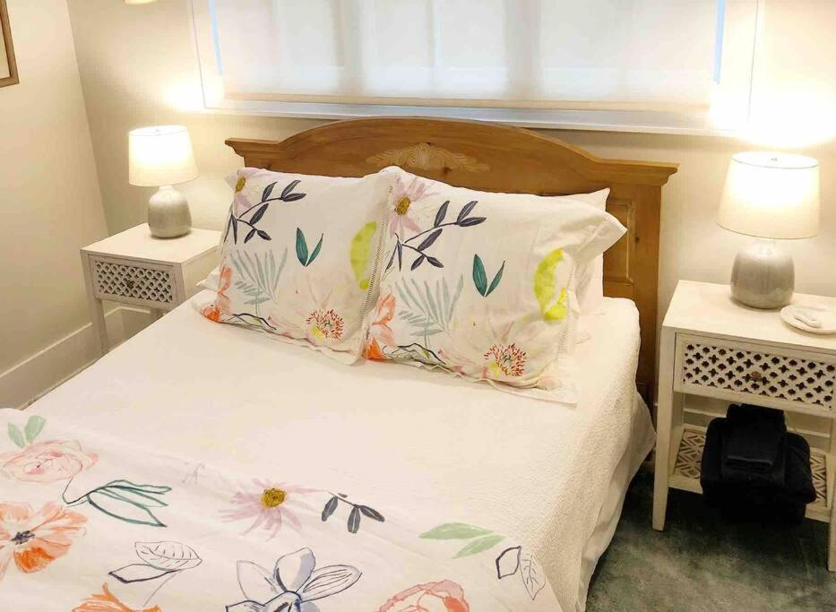 Liz Lane Cottage- Entire Guesthouse Charleston Luaran gambar