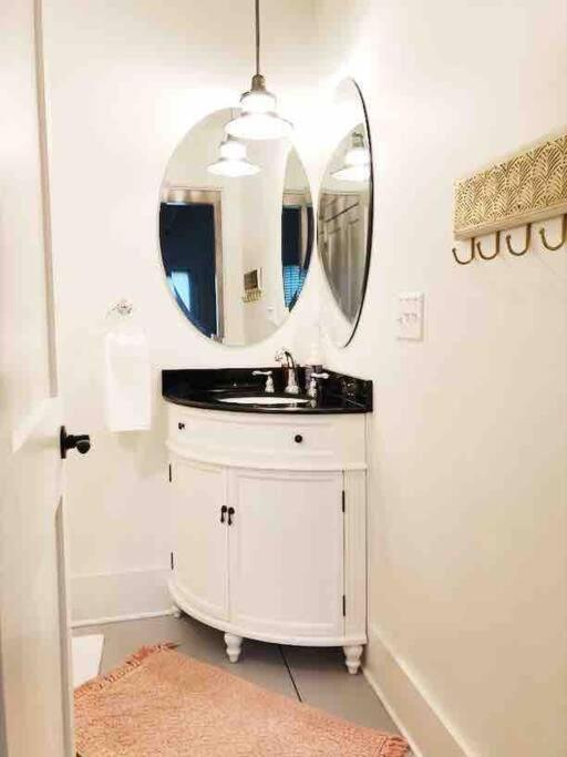 Liz Lane Cottage- Entire Guesthouse Charleston Luaran gambar