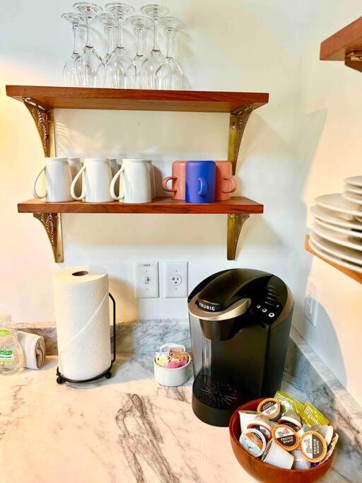 Liz Lane Cottage- Entire Guesthouse Charleston Luaran gambar